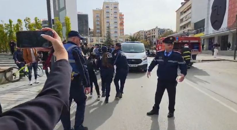Përfundon pas 5 orësh protesta në Korçë mes tensioneve dhe përplasjeve, mbi 20 të rinj të shoqëruar