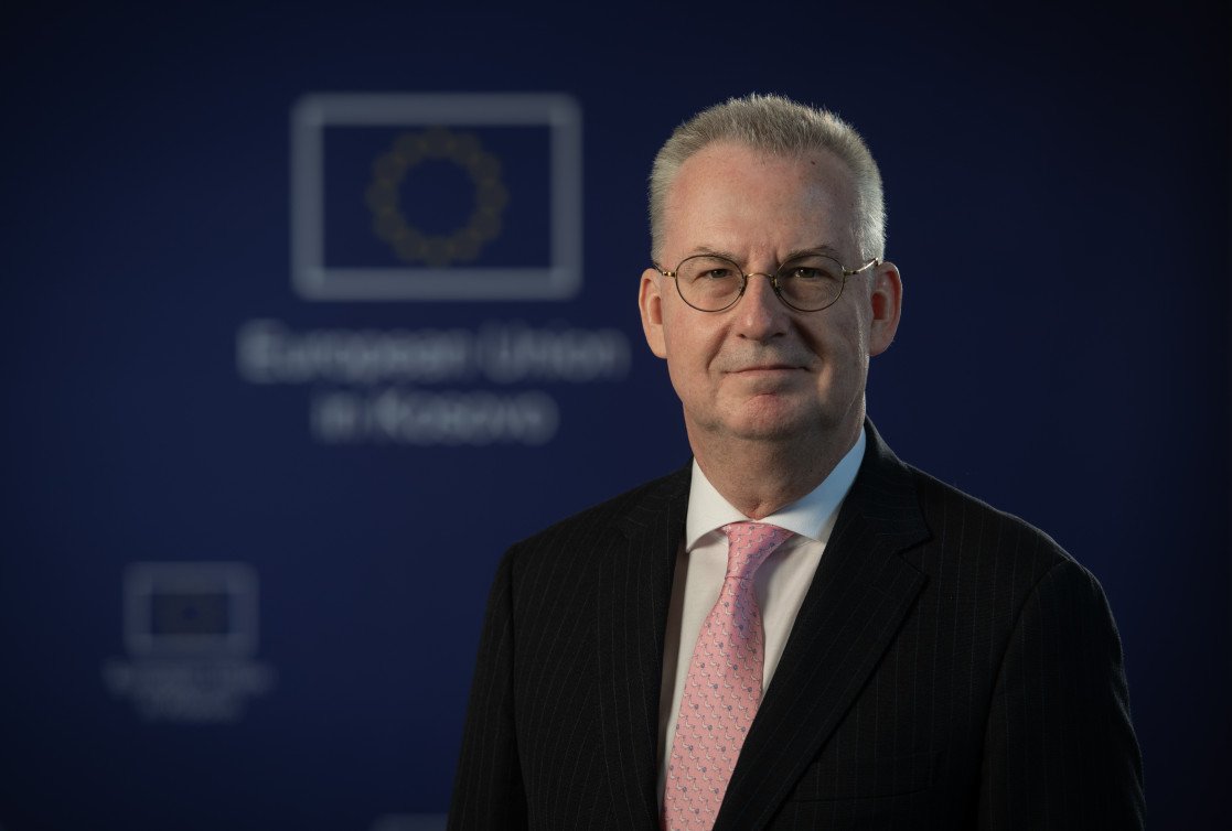 Ambasadori i BE-së mirëpret vendimin e Kosovës për masat e reja kufizuese ndaj Rusisë 