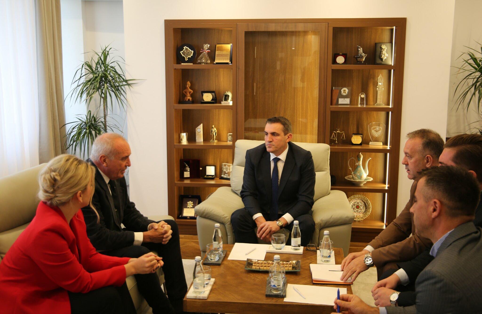 Ambasada britanike ofron mbështetje për Mekanizmin Mbikëqyrës të Punës së Prokurorit të Shtetit 
