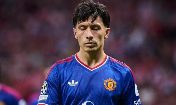 Manchester Utd po e shqyrton dënimin për Martinezin