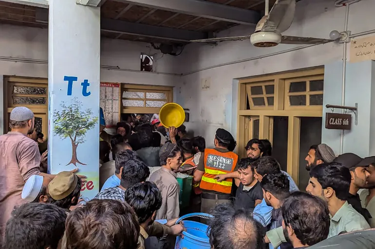 Tragjedi në Pakistan: 32 fëmijë dhe një mësues humbin jetën nga shembja e çatisë së shkollës