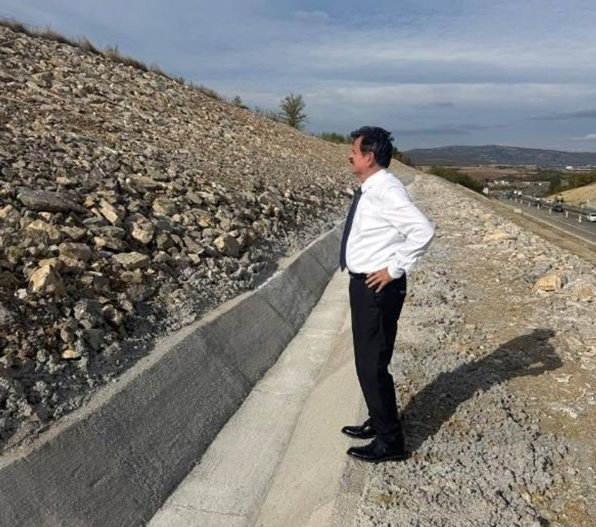 Skarpatat në autostradën  Ibrahim Rugova   Morina kërkon korrigjimin e mangësive