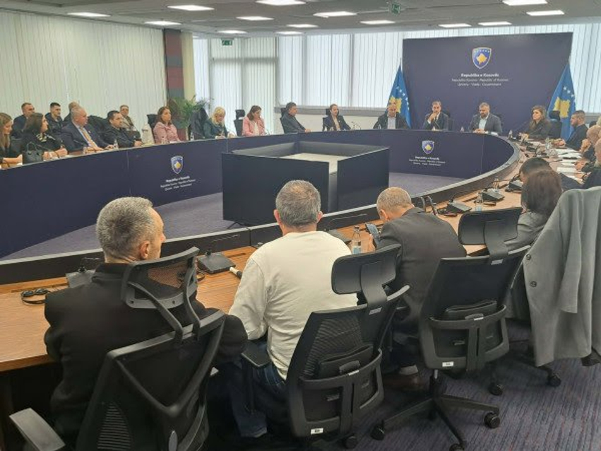 Nevojat për personat e verbër  ndihmë financiare  arsim dhe jetë të pavarur