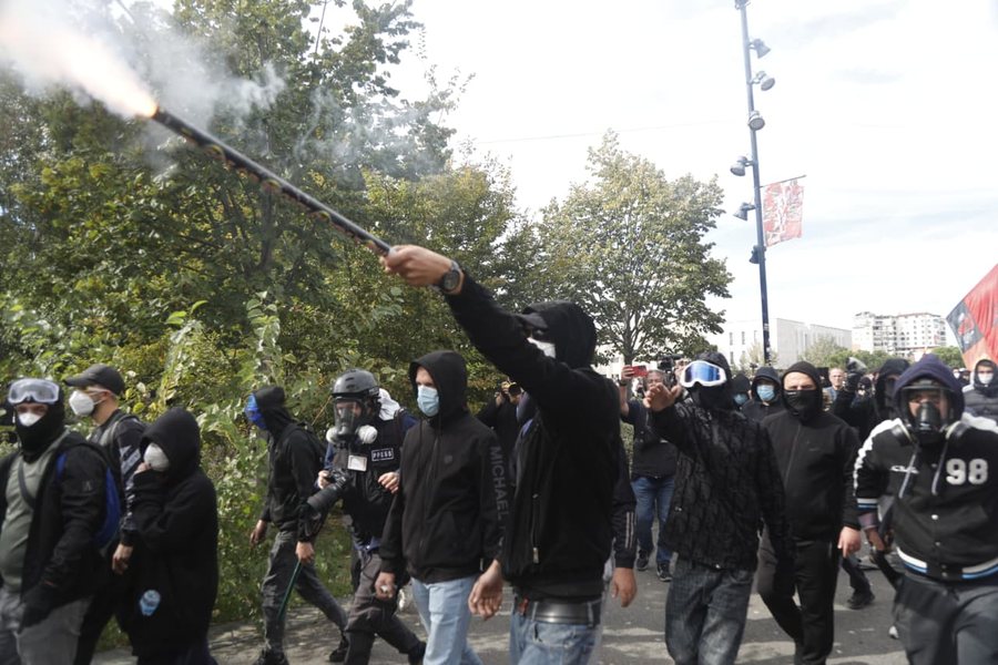 Dhuna policore ndaj studentëve gjatë protestës/ Pedagogu, Klementin Mile: Është komplet barbare, policia nuk është treguar profesionale
