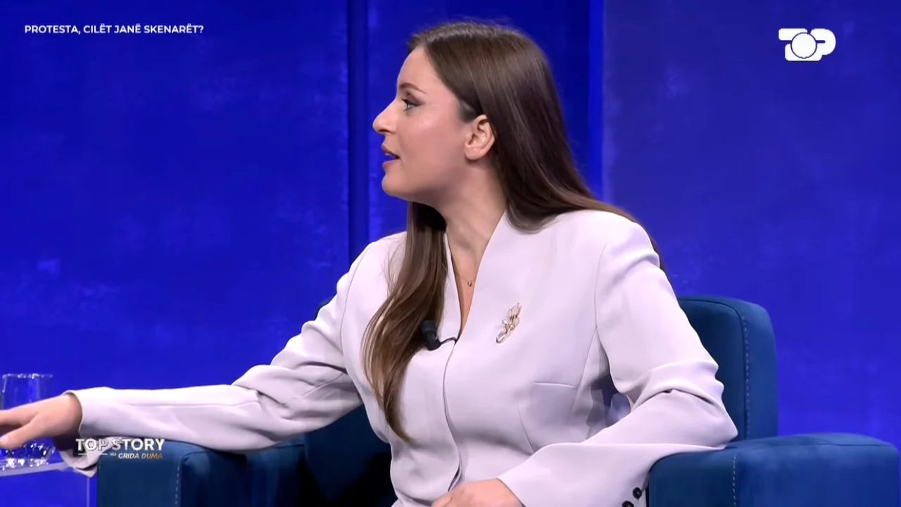 “I tregoi policisë librat dhe fletoret”, gazetarja zbulon detaje nga dhuna ndaj të riut në tubim: Ishte një nga ata që donin protestë paqësore