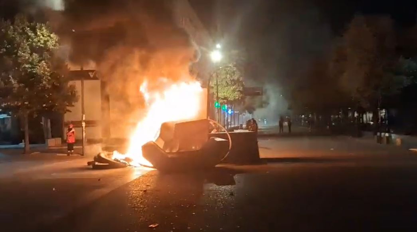 vijon-protesta-ne-tirane-te-rinjte-ndezin-zjarr-pas-muzeut-kombetar
