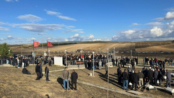 Pas 27 vjetësh pritjeje rivarroset Heroi i Kosovës Idriz Rrecaj