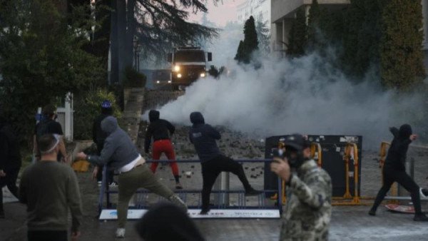 Financial Times: Protestat nuk e lëkundin Ramën, as rrugën e Shqipërisë drejt BE-së