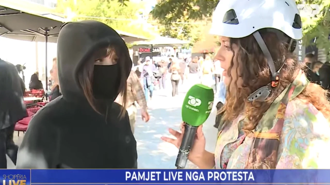 “Jam 17 vjeçe, prindërit e dinë që jam në protestë”, gjimnazistja për “Shqipëria Live”: Mamit i kam hapur lokacionin, i ndihmoj ata që janë keq