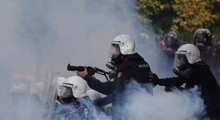 Katër ditë protesta dhe përplasje, mediat ndërkombëtare i kushtojnë vëmendje situatës së tensionuar në Tiranë
