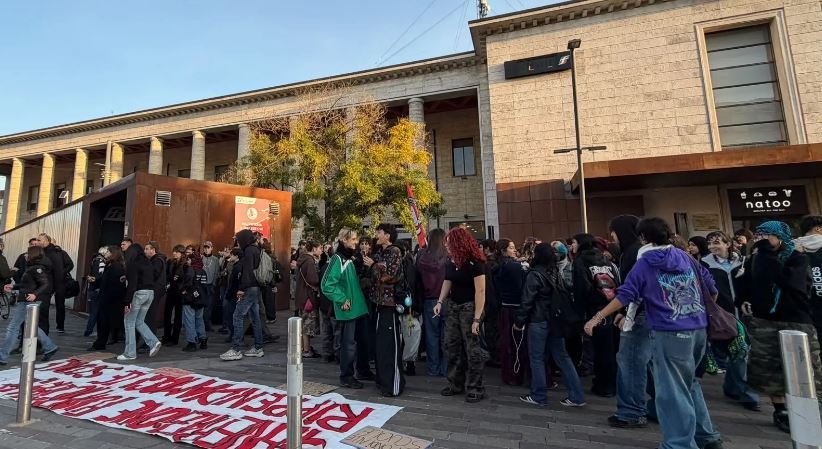Protesta studentore në gjithë Italinë, molotovë drejt institucioneve