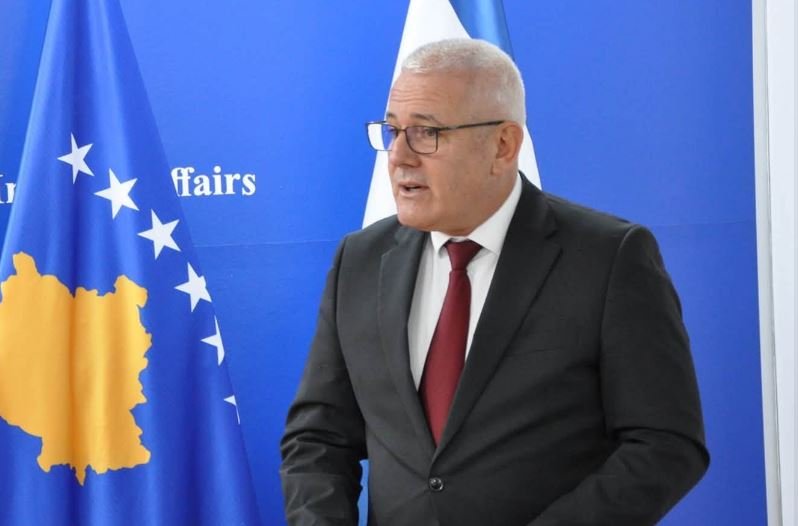 Sveçla reagon pas suspendimit të tre policëve të dyshuar për ngacmim seksual