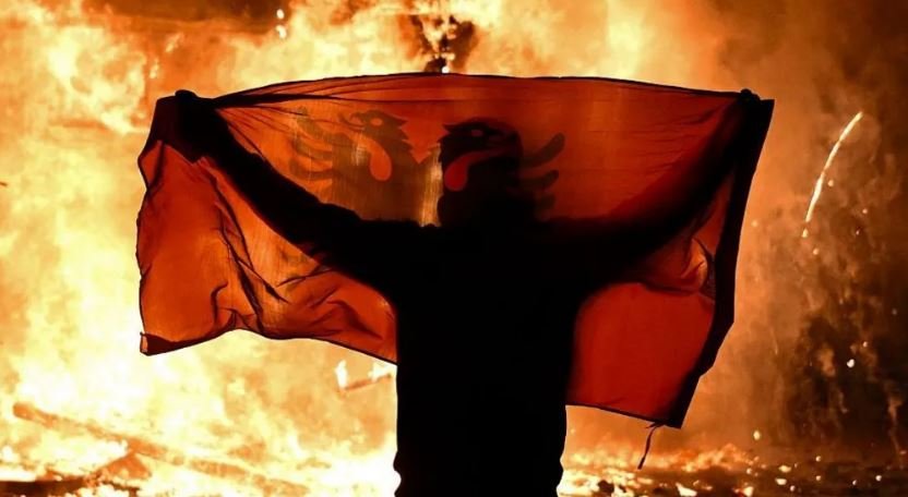 BBC: Protestat në Shqipëri shndërrohen në të dhunshme