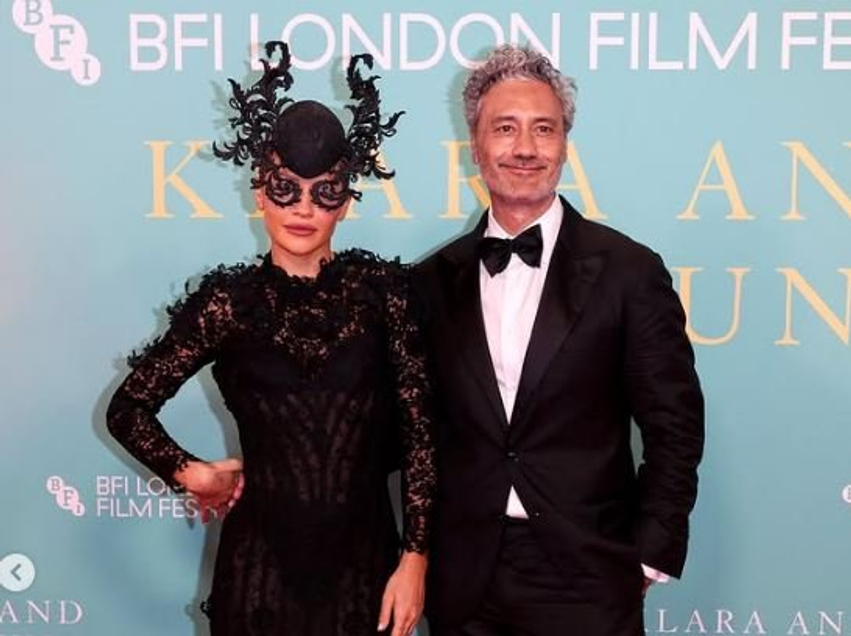 Rita Ora dhe bashkëshorti i saj Taika Waititi tërheqin vëmendjen në Londër