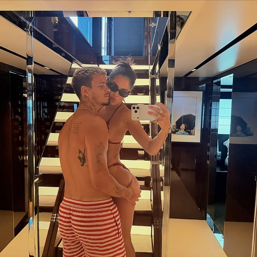 Romeo Beckham dhe Kim Turnbull festojnë dy vjet lidhje  ndajnë fotografi të ëmbla dhe provokuese