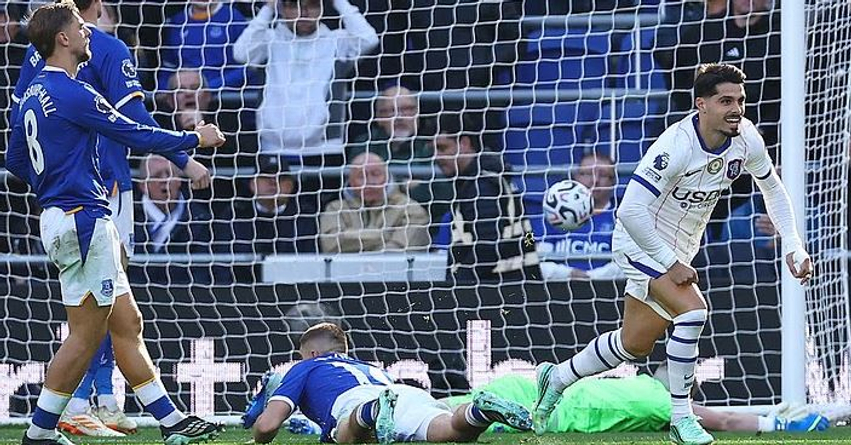 Neto shënues i dyfishtë  Chelsea fiton në Liverpool