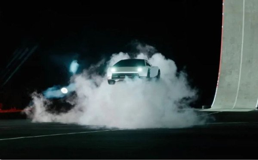 a-mundet-makina-fluturuese-e-tesles-te-rrise-shitjet-dhe-aksionet