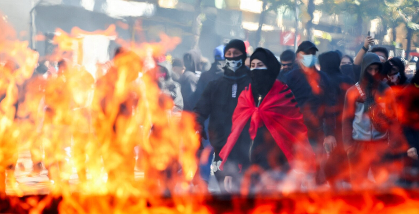 trazirat-shperthejne-perseri-ne-protesten-antiqeveritare-ne-tirane