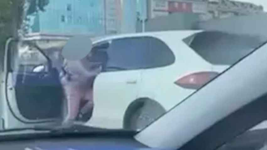 Incident në Shkup  Një grua sulmon fizikisht një grua tjetër në veturë  MPB ende pa detaje për rastin