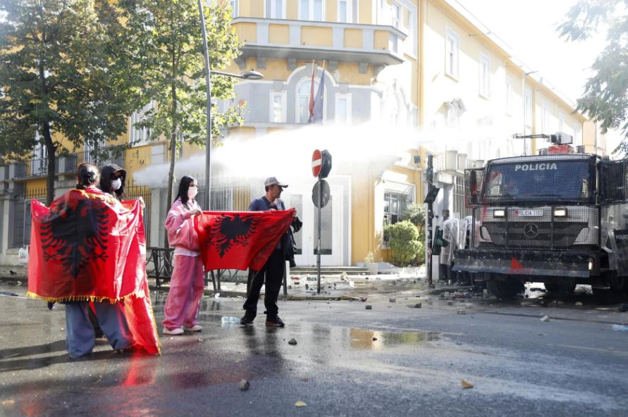 Jehona e protestave shqiptare në mediat botërore/ EFE: Studentët në revoltë, kërkojnë largimin e Ramës dhe akuzojnë qeverinë për korrupsion