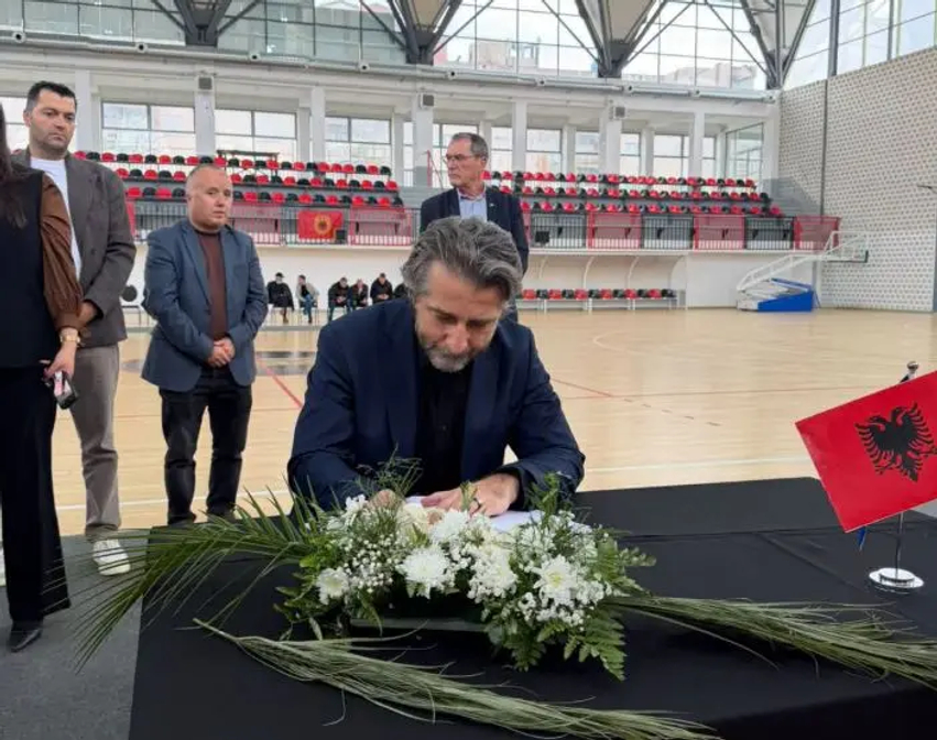 Rama nderon Idriz Rrecajn  Nuk arritën ta zhduknin as veprën  as idealin  as emrin e tij