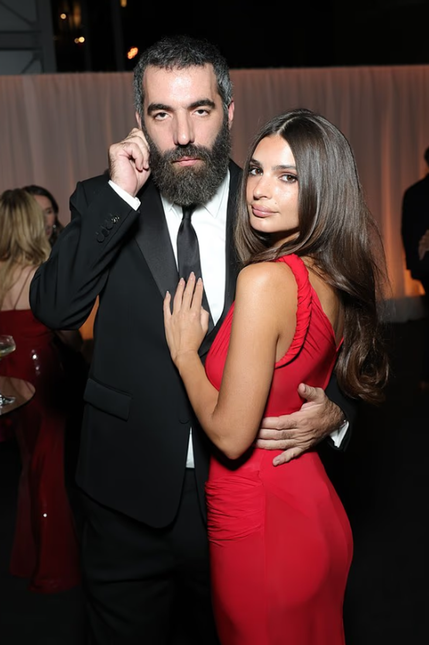 Emily Ratajkowski tërheq gjithë sytë me pamjen provokuese  shfaqet krah regjisorit që dikur ishte në lidhje me Dua Lipën