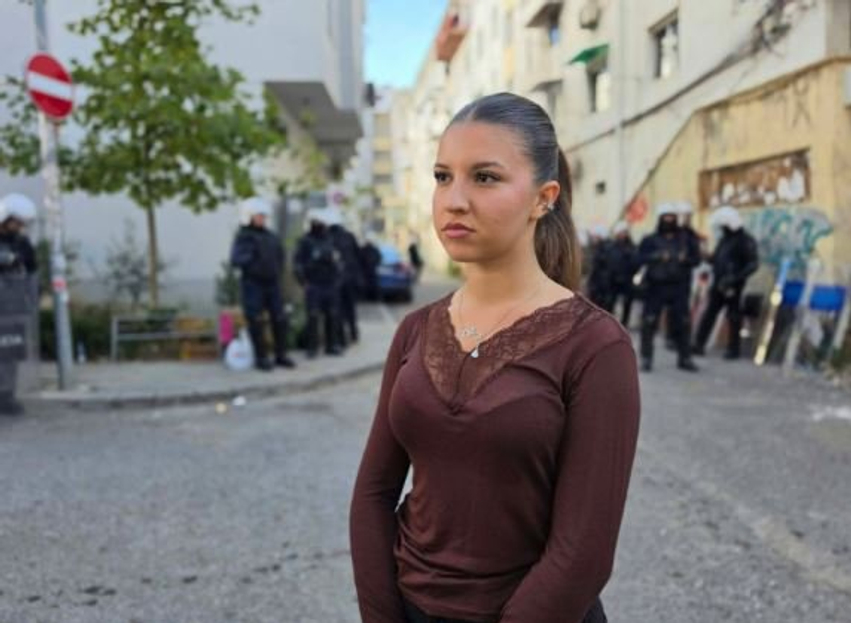 Studentja nga Kosova në Shqipëri përcjell mesazh bashkimi para protestës në Tiranë