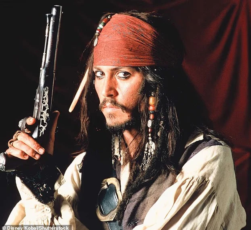 johnny-depp-rikthehet-ne-hollywood-pas-vitesh-polemikash-a-do-te-jete-serish-kapiten-jack-sparrow