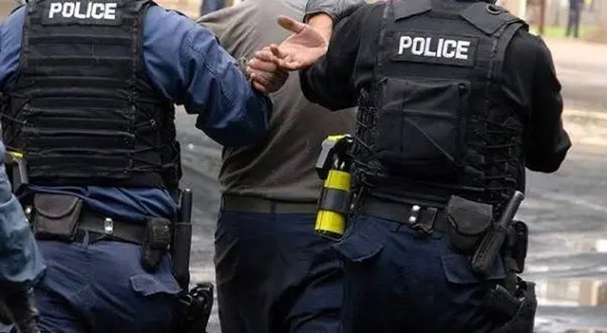 kapet-ngarkesa-e-dyshuar-per-kontrabande-ne-fushe-kosove-arrestohen-dy-persona