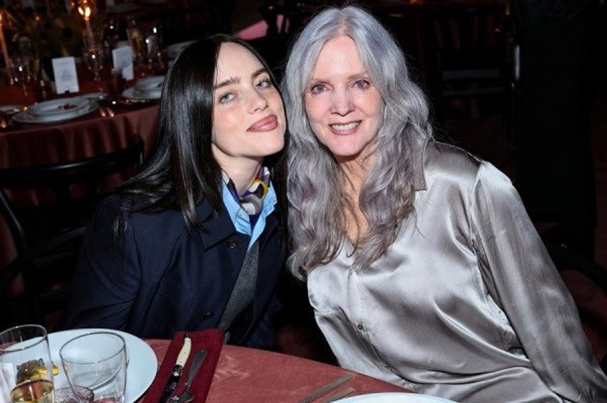 Njerëzit sapo zbuluan se kush është nëna e Billie Eilish dhe kanë mbetur të shokuar