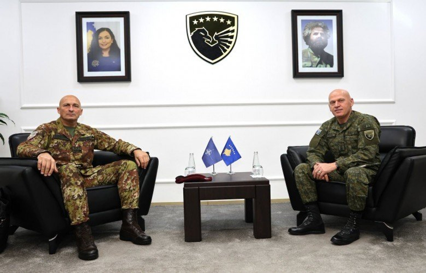 jashari-pret-komandantin-e-ri-te-kfor-it-ne-fokus-bashkepunimi-dhe-siguria
