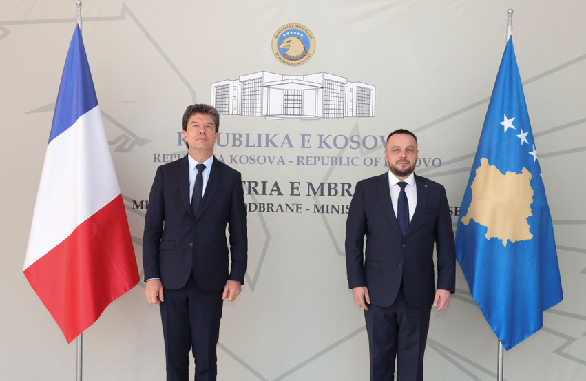 maqedonci-takon-ambasadorin-e-ri-te-frances-diskutojne-per-thellimin-e-bashkepunimit-ne-mbrojtje