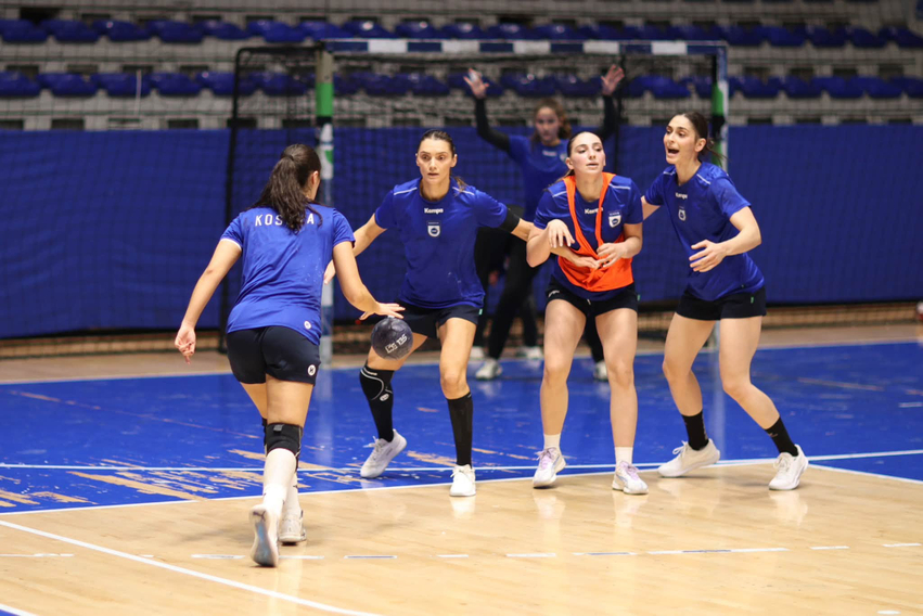 Kosova përgatitet  pritet përkrahja e shikuesve për ndeshjet me Estoninë