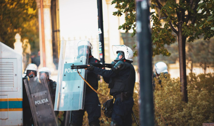 pija-me-e-forte-per-trute-eshte-pushteti-cun-lajci-godet-politiken-shqiptare