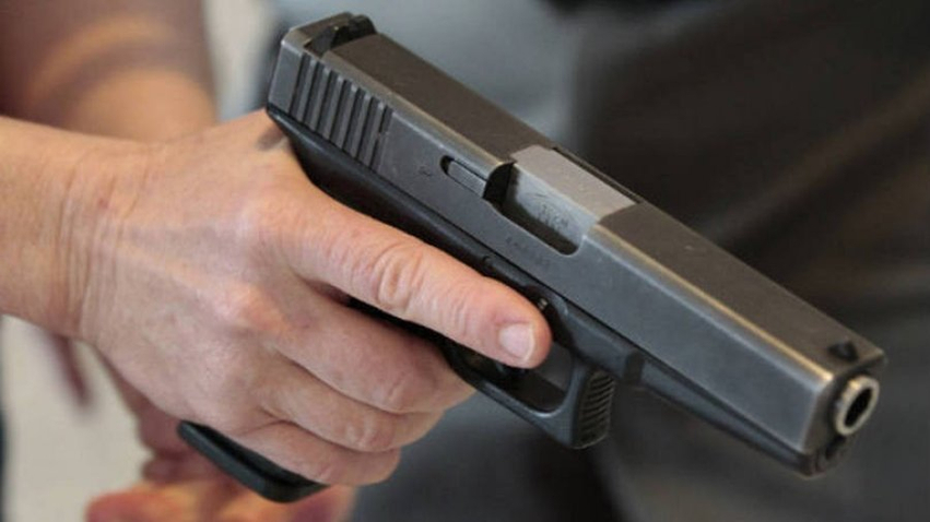 dyshohet-se-qelloi-me-arme-drejt-qenit-te-nje-qytetari-ne-skenderaj-policia-ia-sekuestron-armen-e-gjuetise