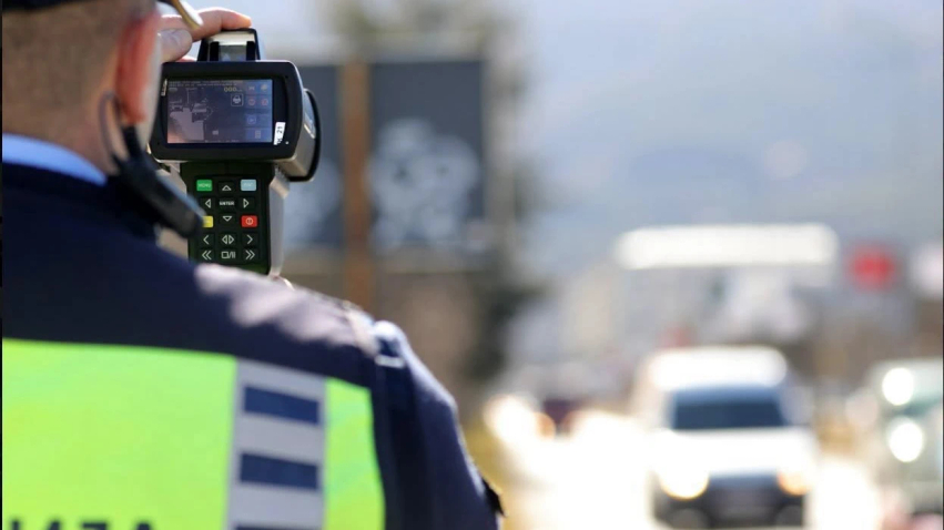 Ndalohen dy shtetas të Serbisë  vozitën me shpejtësi prej 169 dhe 175 km h në vend ku shpejtësia maksimale ishte 80 km h