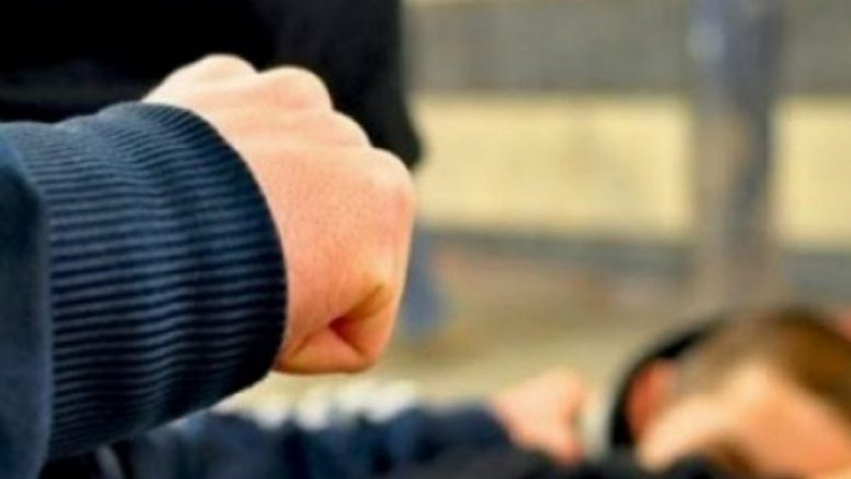 Sulmohet fizikisht një person në Fushë Kosovë  i dyshuari dërgohet në mbajtje