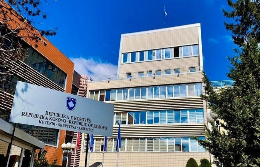 Tri komisione parlamentare mblidhen sot në Kuvendin e Kosovës