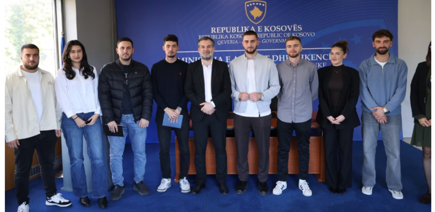 Çeku takohet me përfaqësuesit e Parlamentit Studentor të UP së  në fokus Strategjia e Arsimit 2035 