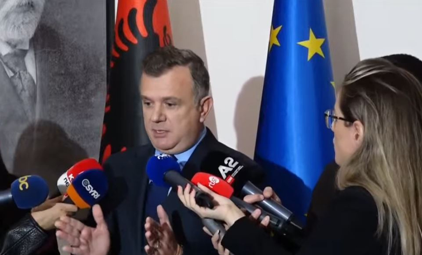  Rama ka shtruar sheshin e dialogut   Balla pas mbledhjes së grupit të PS  Studentët të ulen