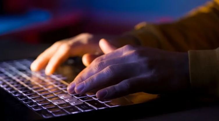 Çfarë po ndodh?/ Alarm për sigurinë kibernetike, mbyllen përkohësisht disa faqe online