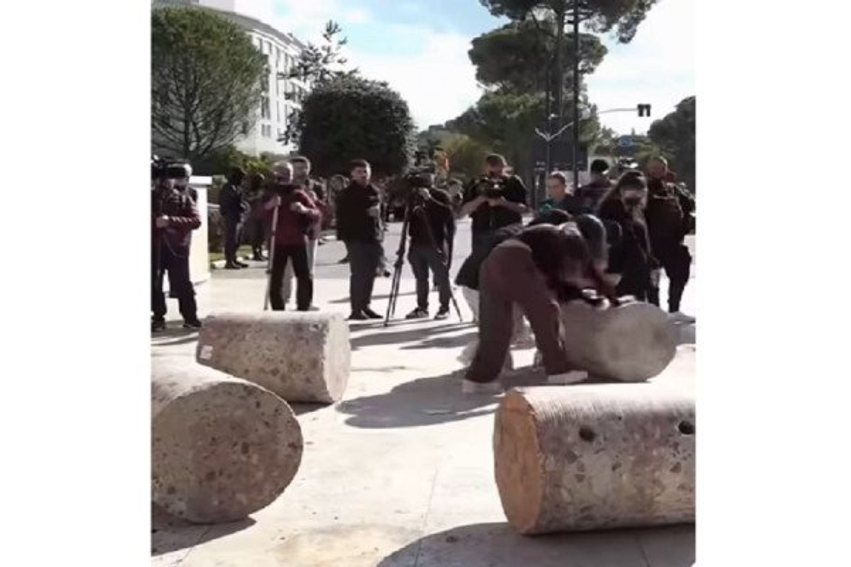Rama ironizon protestuesit pas refuzimit të tretë të dialogut   Dhe  pedagogët  erdhën përsëri  