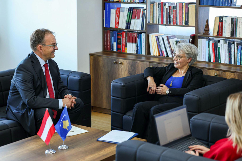 Gërvalla takon ambasadorin austriak, në fokus reforma në drejtësi dhe bashkëpunimi juridik 2 Image