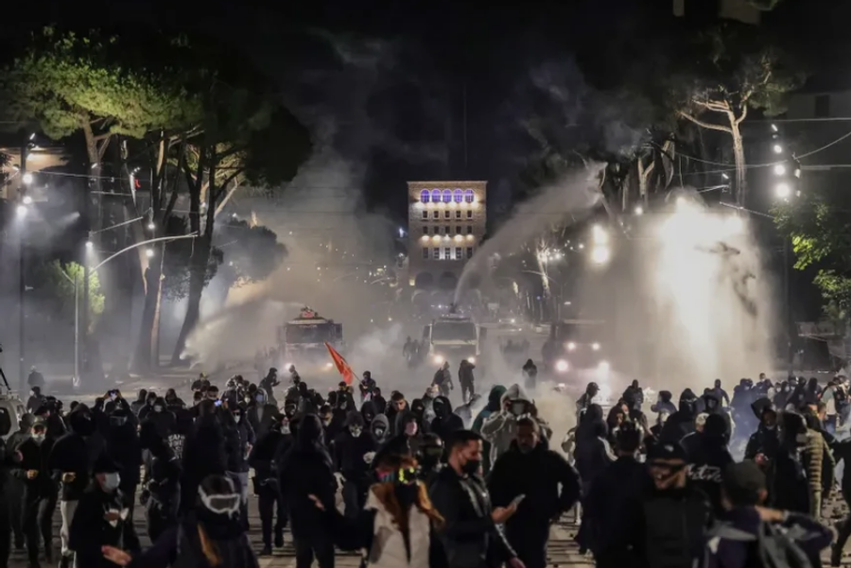 policia-kerkon-shtyrjen-e-psg-lyon-per-shkak-te-trazirave