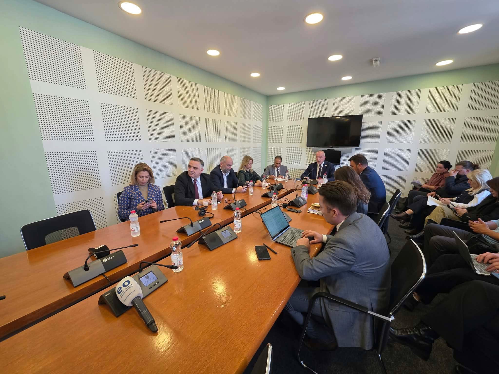 Deputetët opozitarë kundërshtojnë projektligjin për Byronë: Është në kundërshtim me qëllimin për të cilin është nisur 