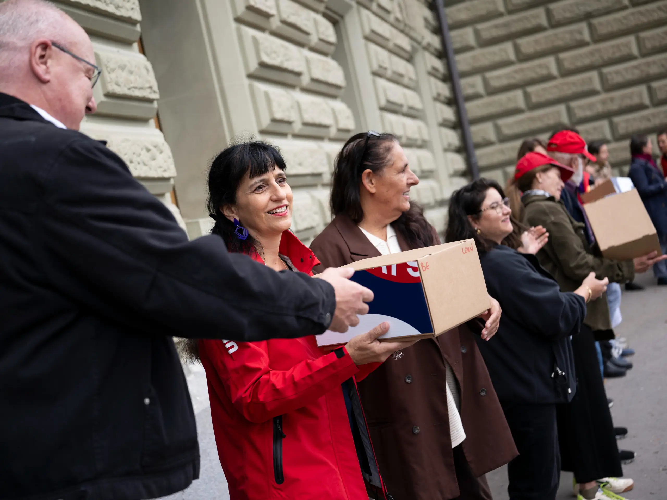 Zvicra drejt votimit për pagat minimale: Konfirmohet referendumi