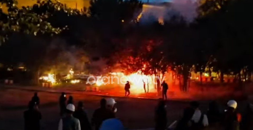 Protestuesit  mobilizohen  tek Bashkia  të tjera fishekzjarre ndaj efektivëve
