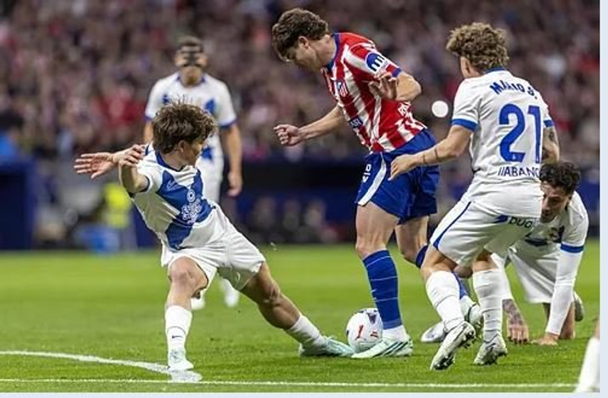Julian Alvarez vendimtar  Atletico Madrid i afrohet Barcelonës në dy pikë