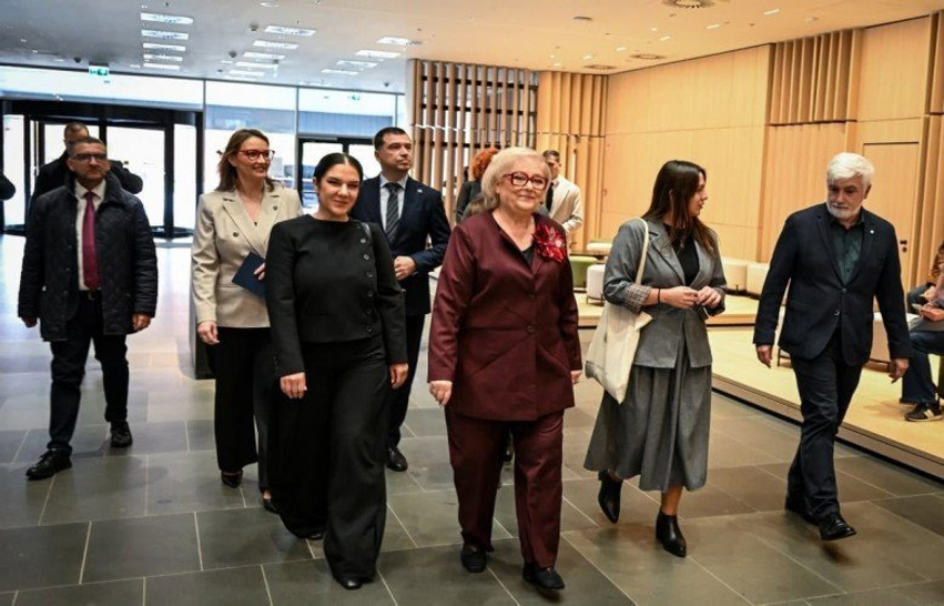 Shiroka Pula viziton muzeun në Budapest ku ruhet koleksioni shqiptar