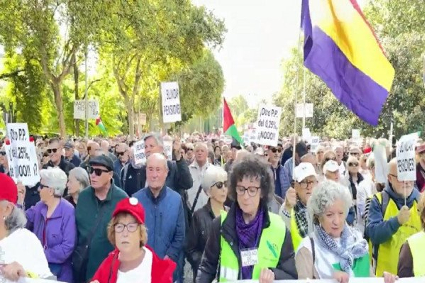 mijera-protestojne-ne-madrid-per-pensionet-publike-frike-nga-privatizimi-para-zgjedhjeve